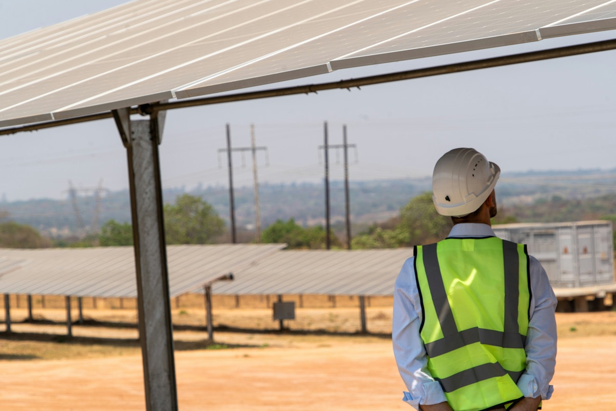 In dry regions, waterless cleaning could make solar panels more efficient | News | Eco-Business