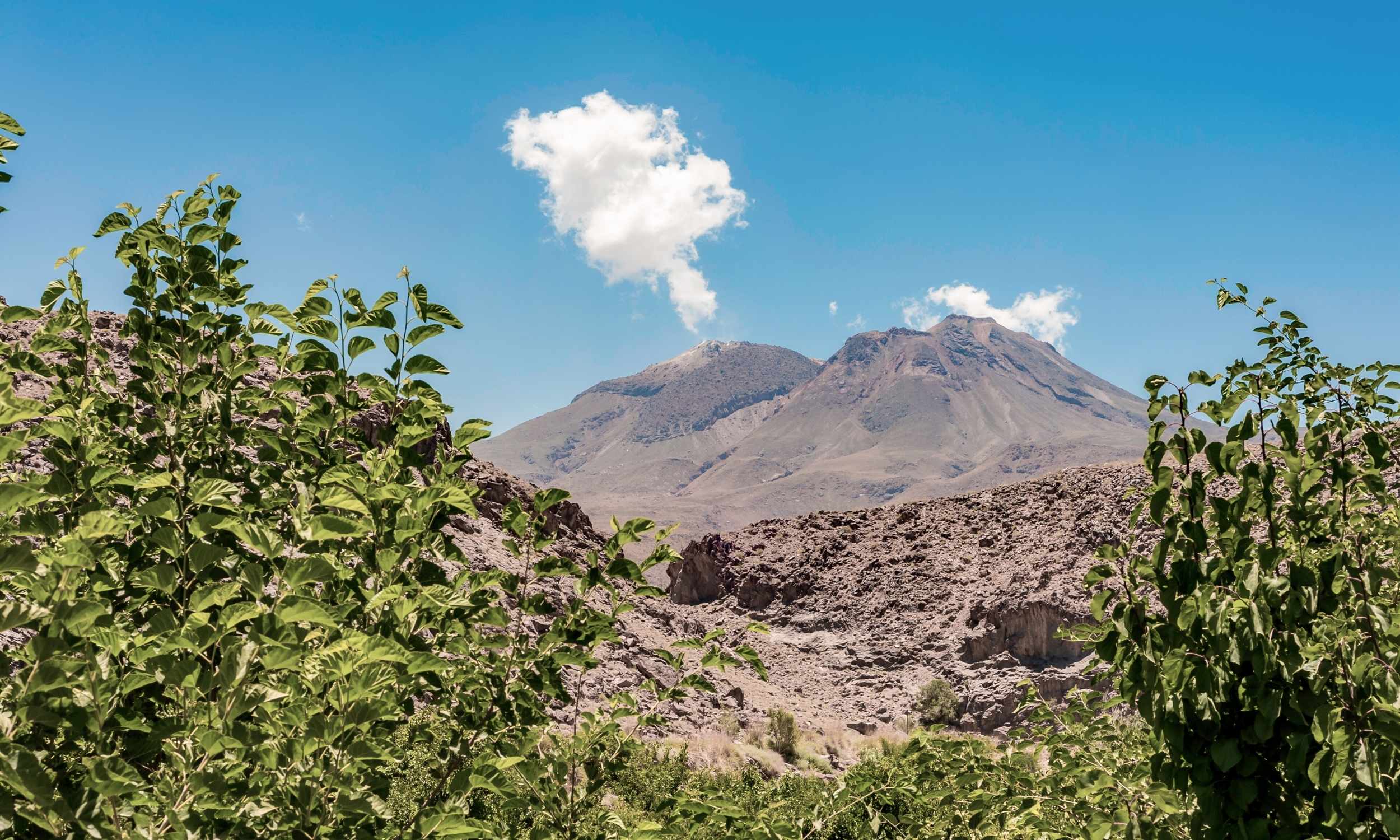Remote volcano wakes up after 700,000 years of silence Remote volcano wakes up after 700,000 years of silence