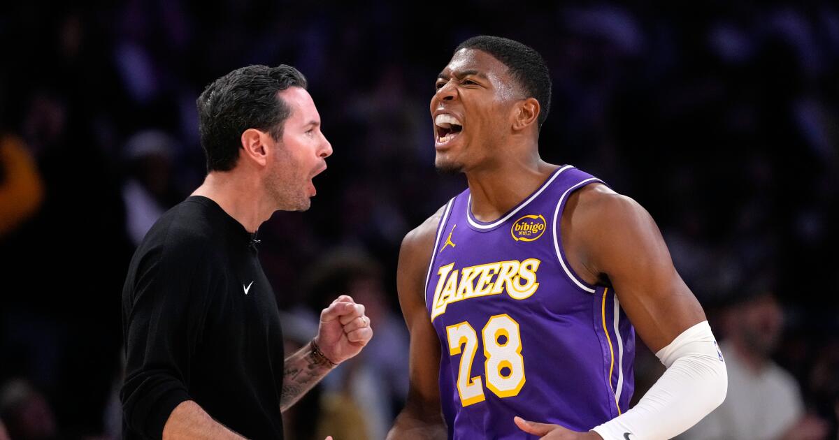 How Lakers use Japanese slideshow presentations to build chemistry