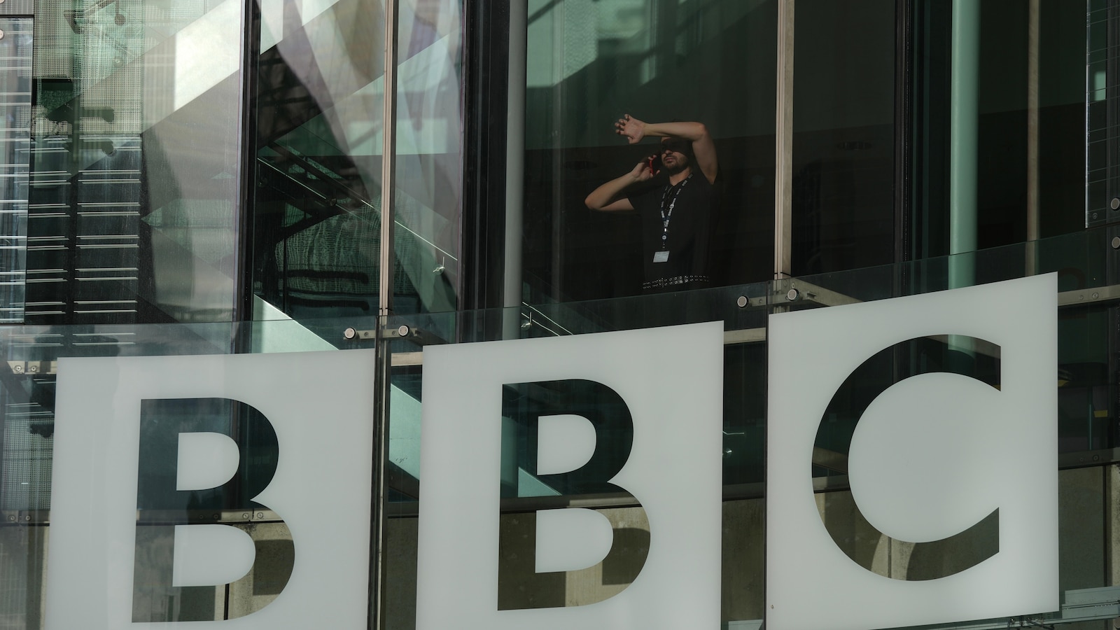 UK’s Starmer refuses to say whether he will urge Trump to drop his  billion BBC threat