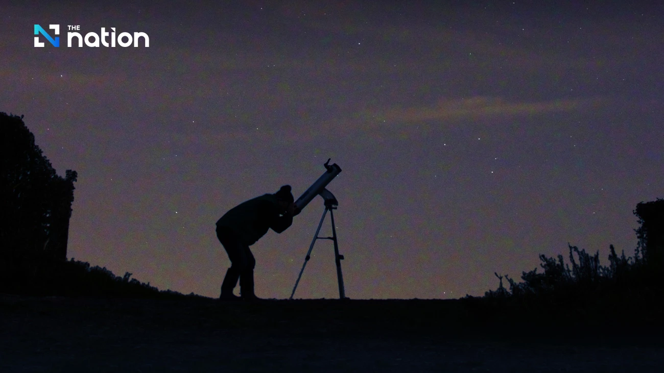 Watch the Leonids meteor shower as it peaks at up to 15 meteors per hour