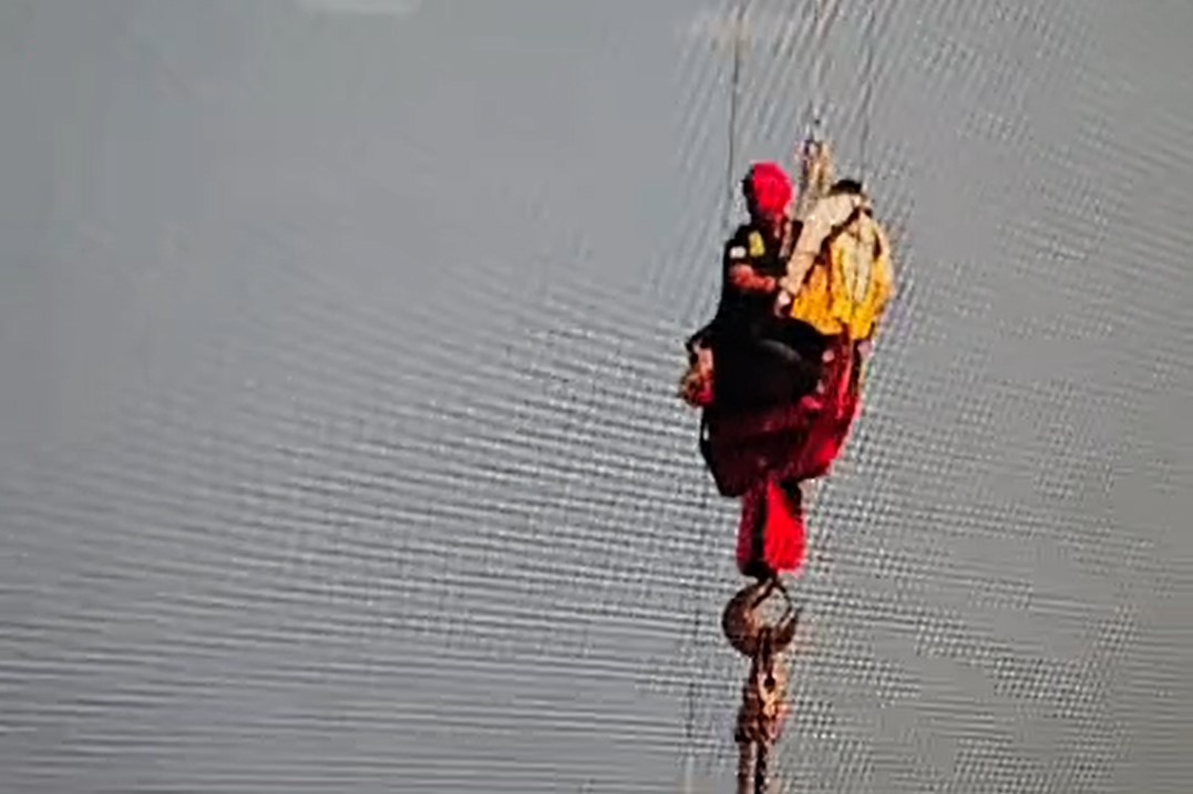 נושמים לרווחה: חולץ בשלום הנער שנלכד על העגורן בגובה 36 קומות
