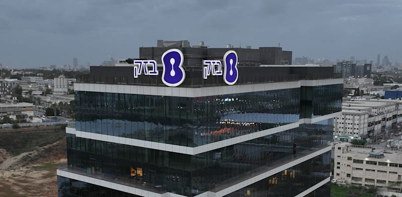 Fuhrer and Searchlight selling Bezeq shares for 0m