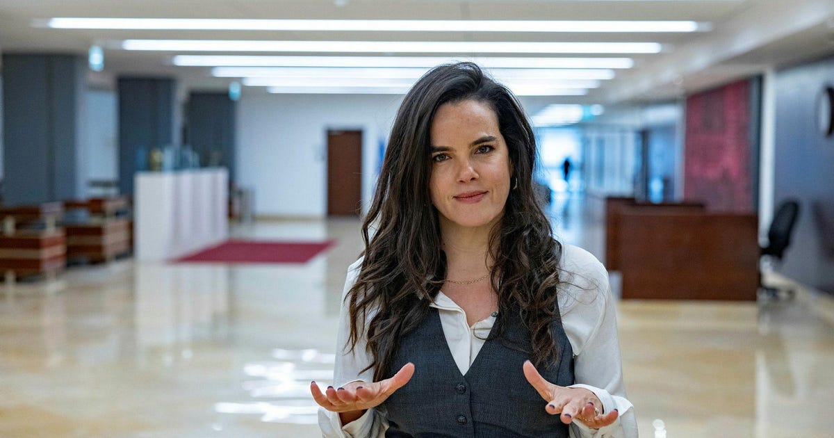 שיחת פנים עם לינור דויטש | “אנשים עם אינסוף כסף מחפשים אותי. היו לי חוקרים פרטיים על הבית, פרצו לי לטלפון” – סופשבוע