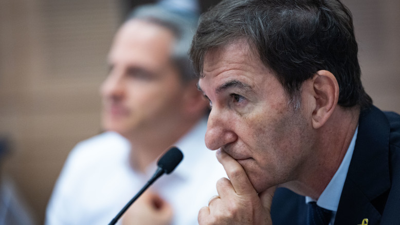 מה עובר לבועז ביסמוט בראש כשהוא מקדם את התועבה הזו מה עובר לבועז ביסמוט בראש כשהוא מקדם את התועבה הזו