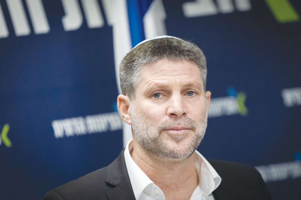 בעקבות המיסים של בצלאל סמוטריץ’ – בנק הפועלים עוצר את ההטבות