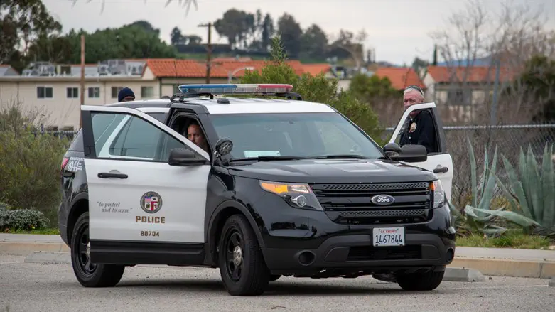 Los Angeles: Protesters storm synagogue and vandalize property; two suspects arrested