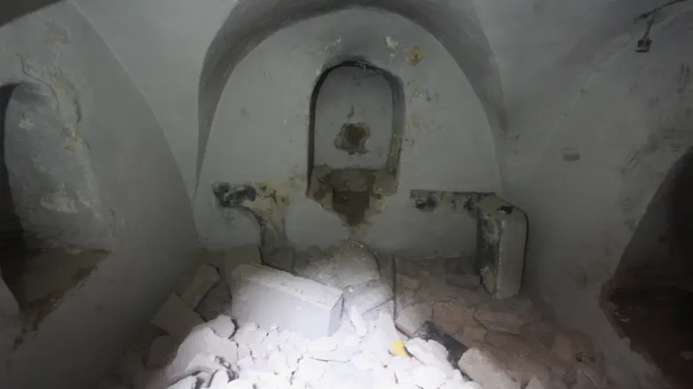 דיווח: רבנים ישראלים ביקרו בבתי כנסת בסוריה דיווח: רבנים ישראלים ביקרו בבתי כנסת בסוריה