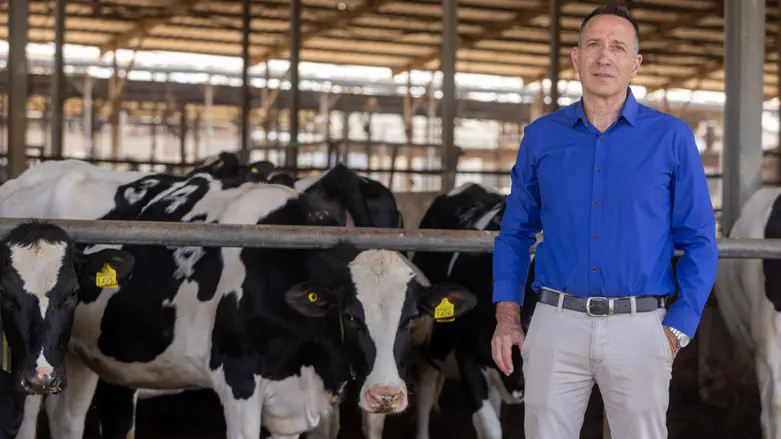 מנכ”ל מועצת החלב לערוץ 7: החלב בישראל יקר יותר? זו הסיבה המפתיעה