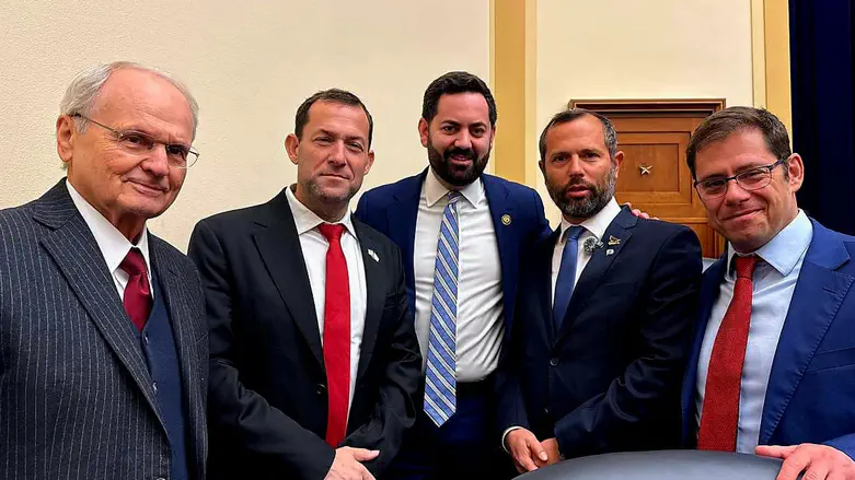 ישראל גנץ בוושינגטון: תם עידן זכוכית המגדלת ביו”ש ישראל גנץ בוושינגטון: תם עידן זכוכית המגדלת ביו”ש