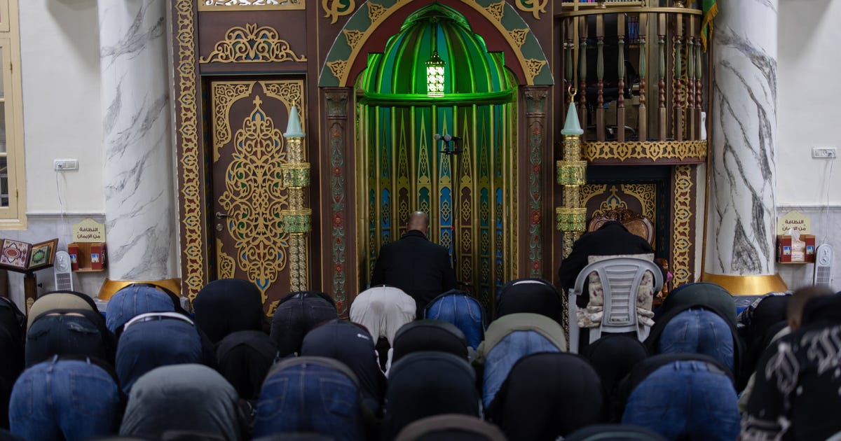 אימאם ביפו זומן לשימוע לפני פיטורים לאחר שנחקר על השתתפות בהפגנה – משפט ופלילים