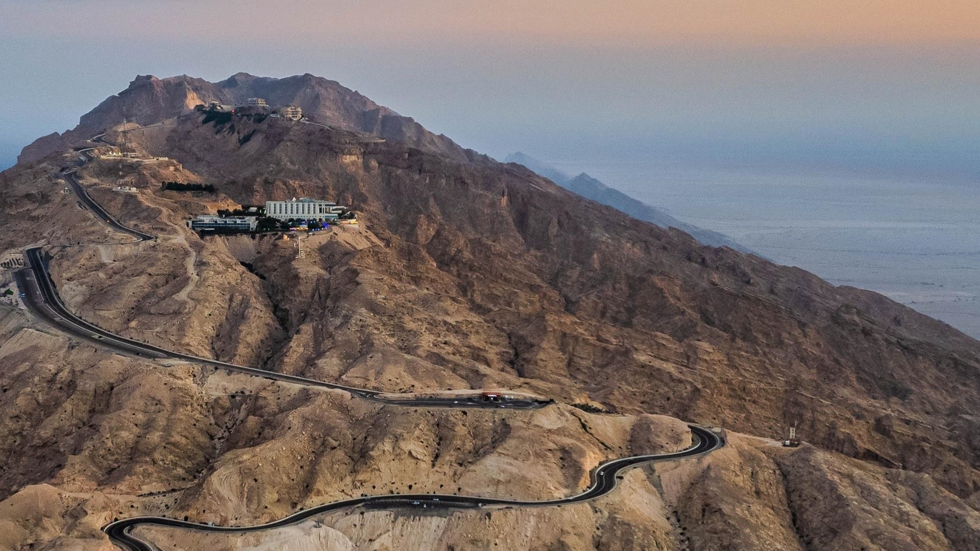 UAE Companies Law Amendments 2025 – Key changes and practical implications : Clyde & Co