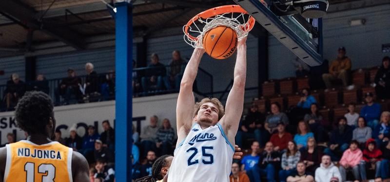 Men’s Basketball Falls Against Canisius Men’s Basketball Falls Against Canisius