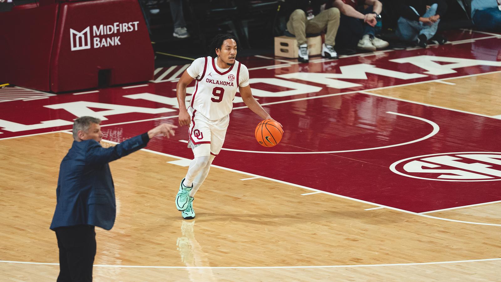 Men’s Hoops Team Returns Home to Face Kansas City Men’s Hoops Team Returns Home to Face Kansas City