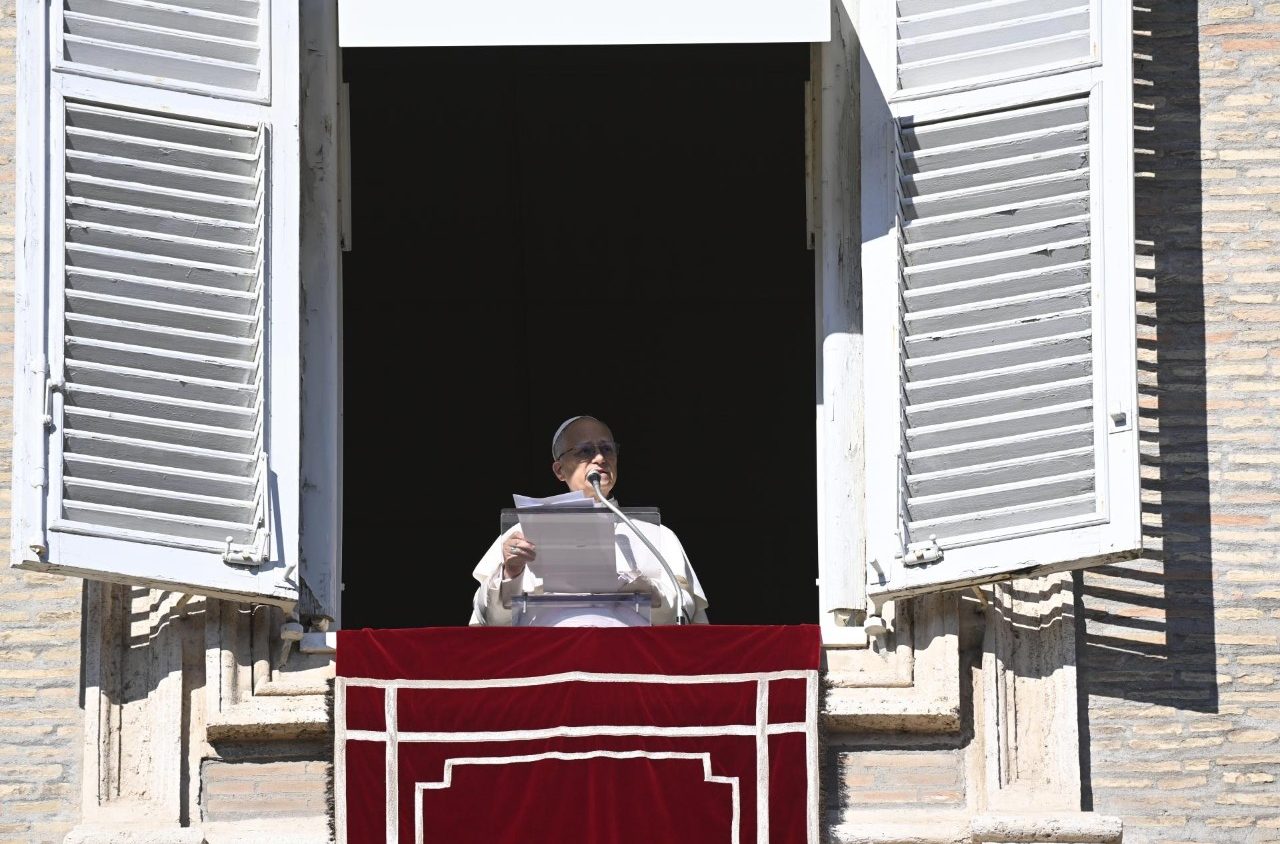 Pope Leo at Angelus: Pray for peace and for families suffering due to war Pope Leo at Angelus: Pray for peace and for families suffering due to war