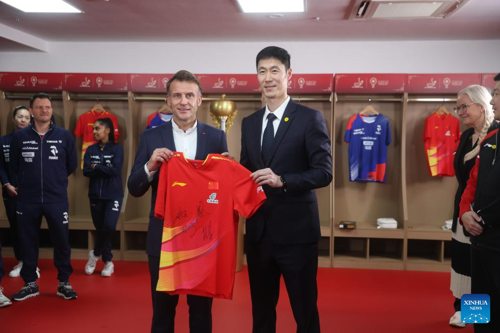 Macron meets with Chinese, French table tennis players participating ITTF Mixed Team World Cup in Chengdu -Xinhua Macron meets with Chinese, French table tennis players participating ITTF Mixed Team World Cup in Chengdu -Xinhua