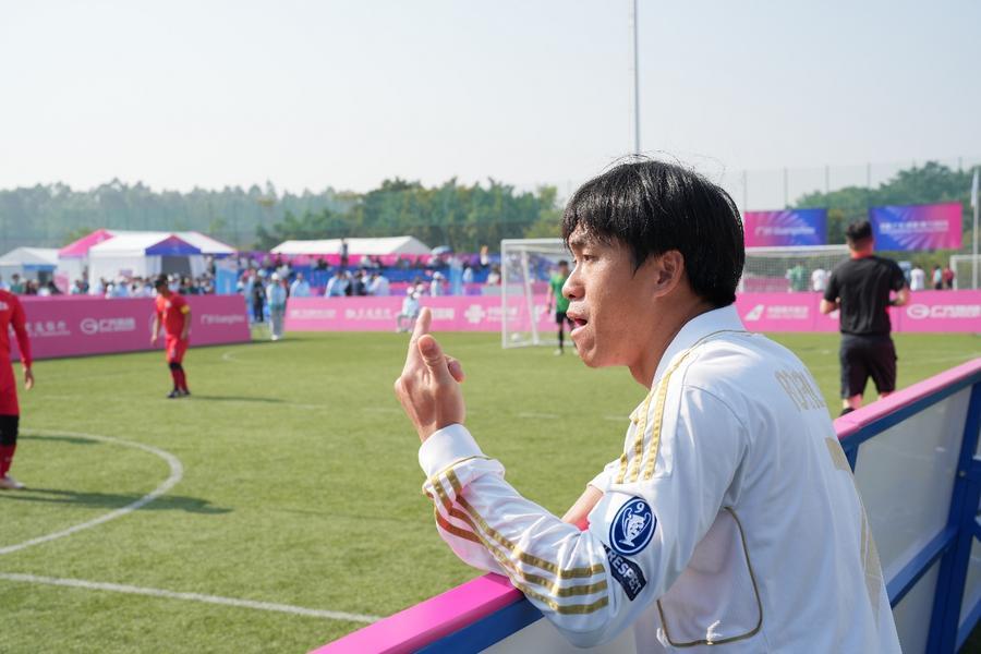 Coach Luo’s strong bond with blind football-Xinhua Coach Luo’s strong bond with blind football-Xinhua