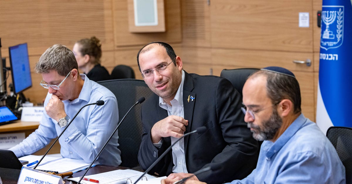 ועדת החוקה אישרה לקדם לקריאה ראשונה חוק להקמת בית דין מיוחד לשפיטת מחבלי 7 באוקטובר – מדיני ביטחוני