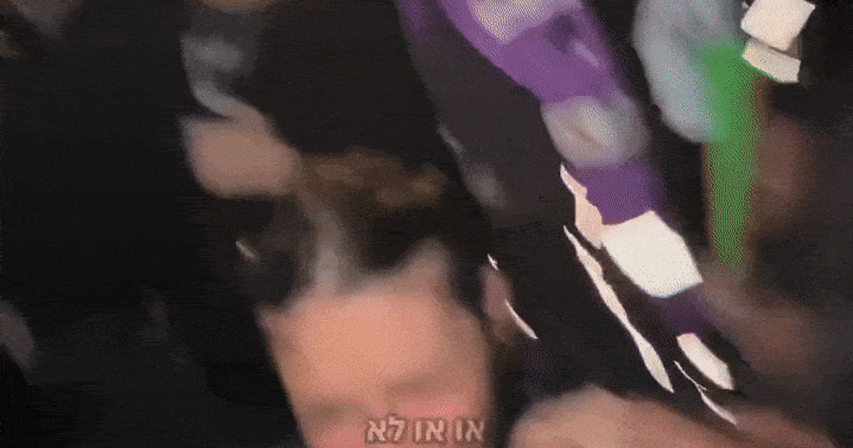 המשטרה חקרה גבר בשנות ה־70 לחייו בחשד לתקיפת הדר מוכתר בהפגנה בת”א – משפט ופלילים