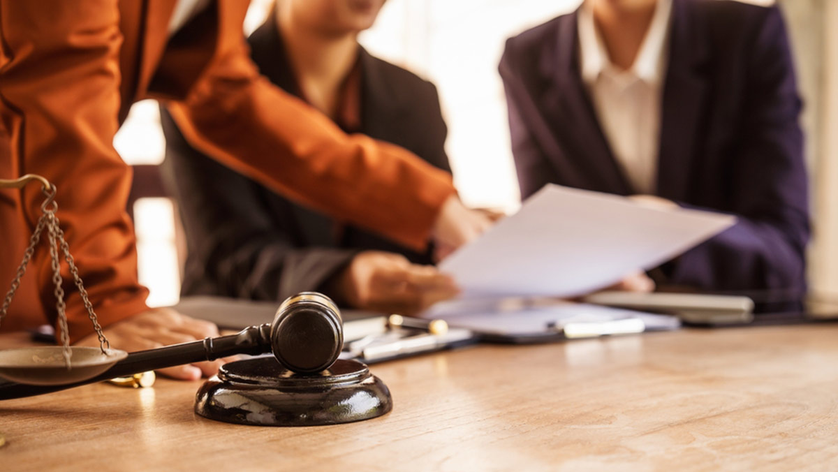 עורך דין מוכר מסתבך בענק: כך עבדה שיטת ההונאה המכוערת עורך דין מוכר מסתבך בענק: כך עבדה שיטת ההונאה המכוערת