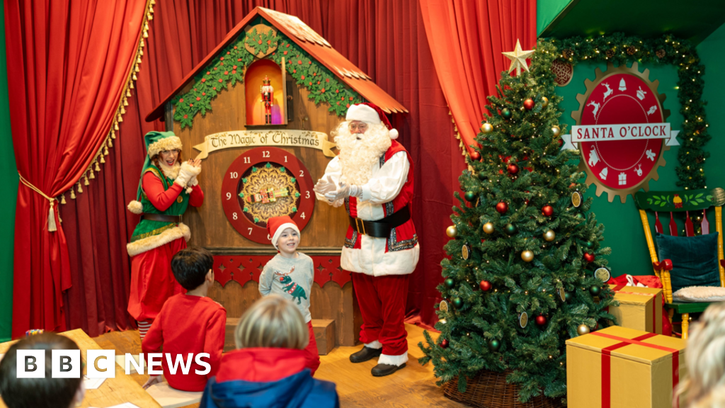 ‘Santa O’Clock’ and ‘first padel championships’ ‘Santa O’Clock’ and ‘first padel championships’