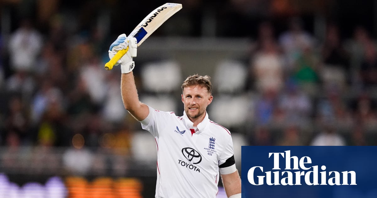 Root finally makes century in Australia and late burst gives England edge after Starc salvo | Ashes 2025-26