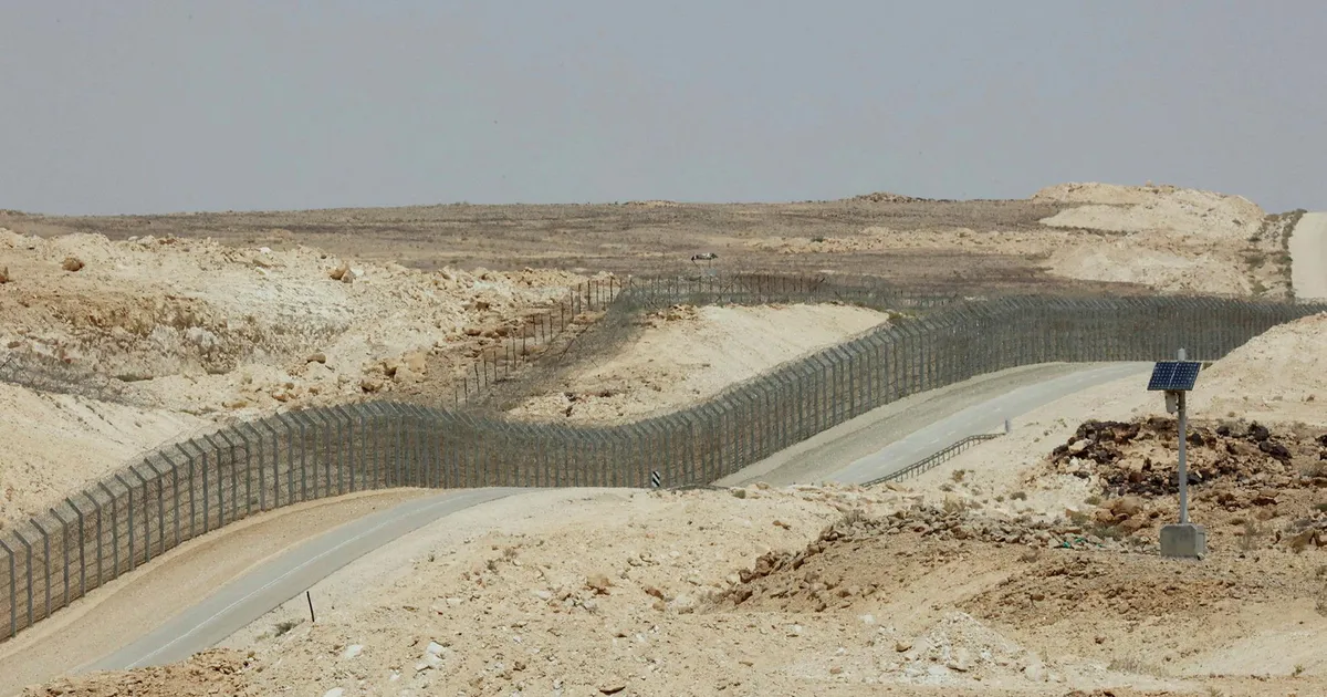 צעיר בדואי שנחשד בהברחות באזור גבול מצרים נהרג; צה”ל: אזרח פתח בירי, נפתחה חקירה – מדיני ביטחוני