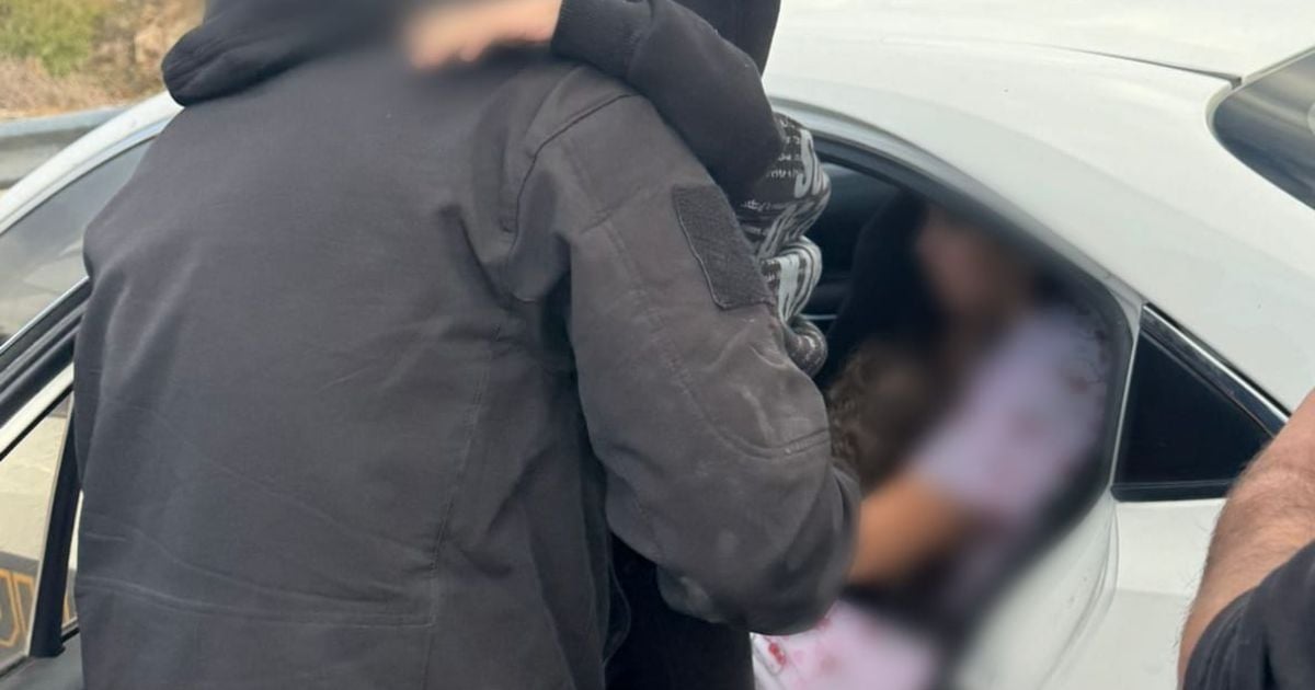 אלימות בכפר עזריה: אישה ישראלית ושני ילדיה הוצאו מהמקום