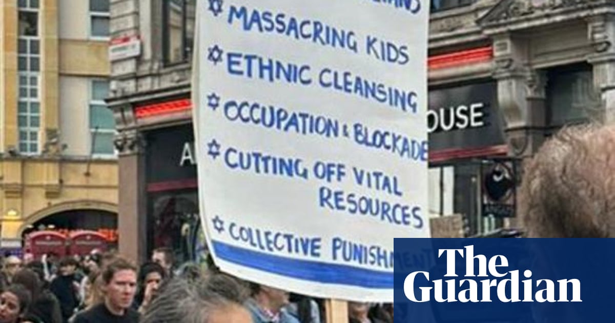 Met police agree to pay £7,500 to woman arrested over Gaza protest placard | Police Met police agree to pay £7,500 to woman arrested over Gaza protest placard | Police