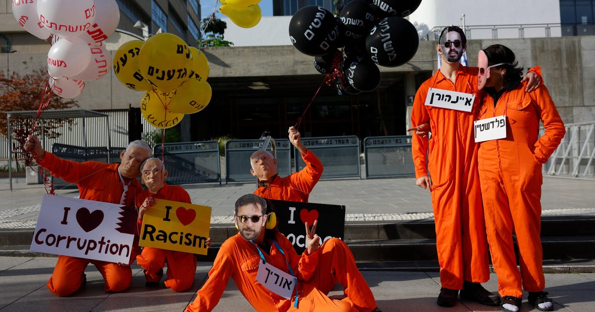 המעורבים בפרשת קטאר מטיחים האשמות זה בזה, ואדם אחד מצליח להישאר יבש, כמו תמיד – מדיני ביטחוני