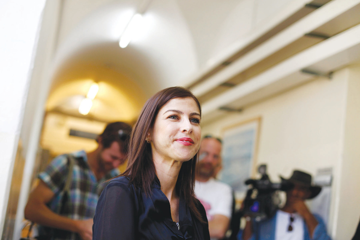 גאולה אבן סער עוזבת את ניסים משעל ב-103FM גאולה אבן סער עוזבת את ניסים משעל ב-103FM