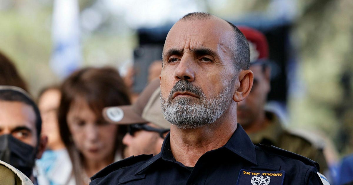 המפכ”ל יקדם את מפקד תחנת גלילות, שהיה אחראי למעצר הנשים שחילקו עלונים למען חטופים – מדיני ביטחוני