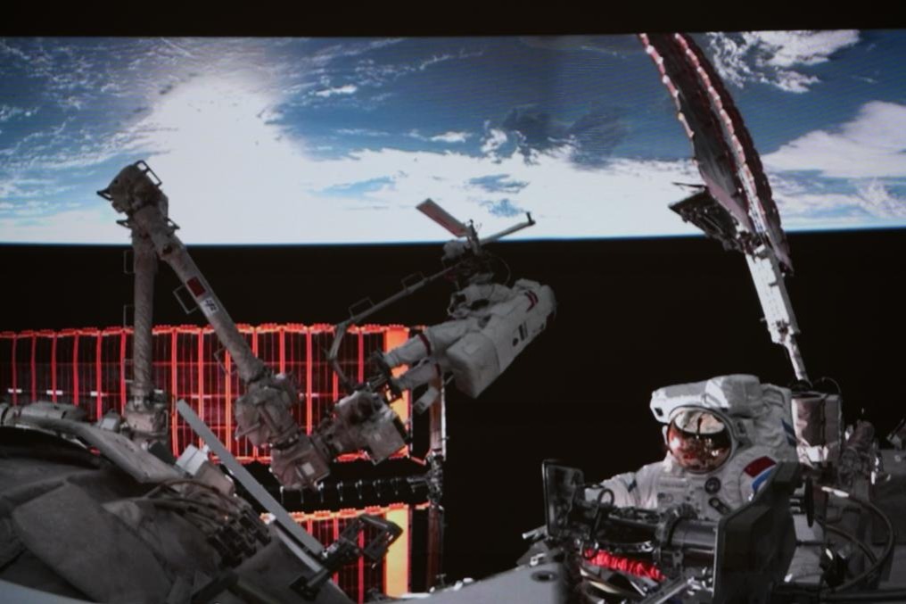 New spacesuits debuted for Shenzhou XXI’s first spacewalk