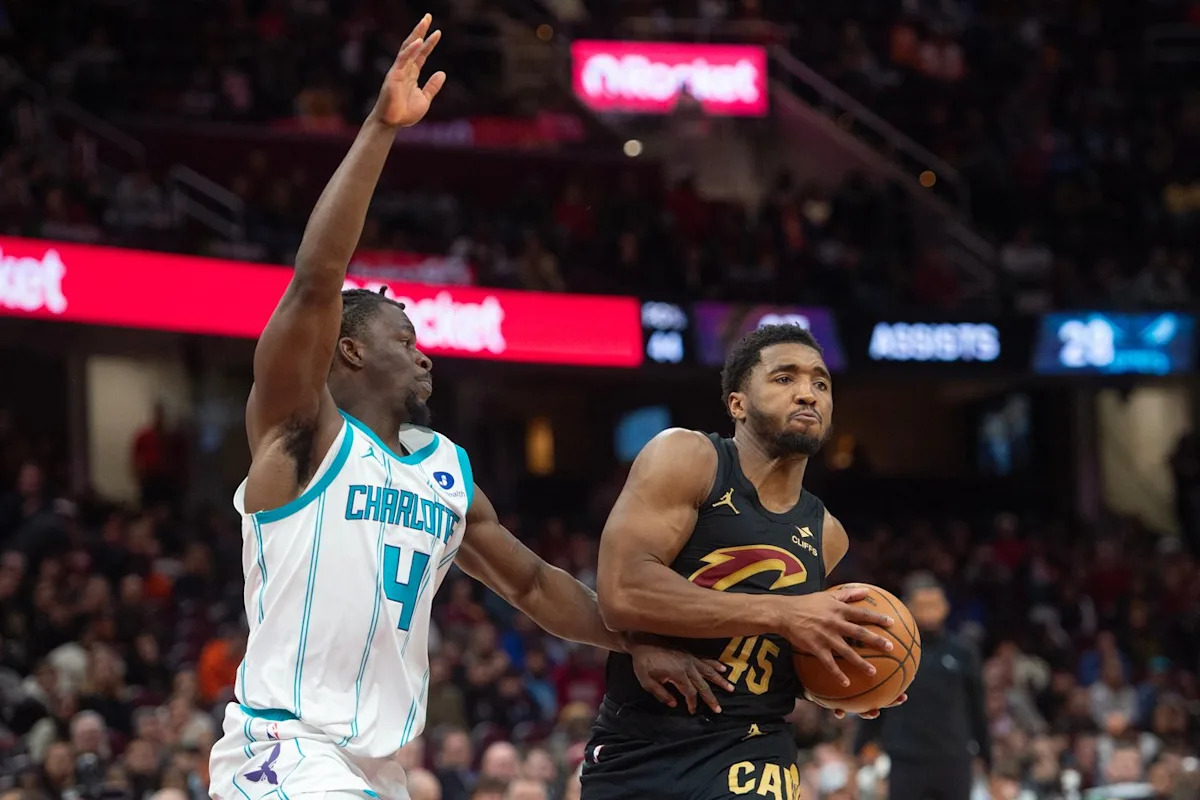 Donovan Mitchell on Cavs being booed at home after loss to Hornets: `I would boo us, too.’ Donovan Mitchell on Cavs being booed at home after loss to Hornets: `I would boo us, too.’