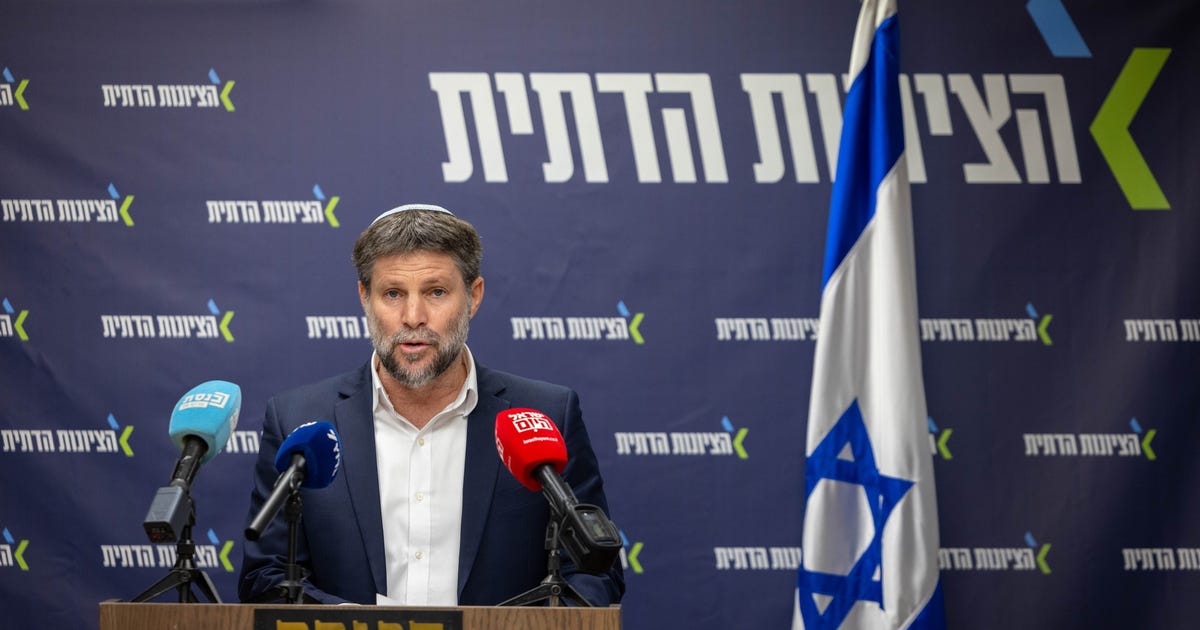 סמוטריץ’: נתניהו הפציר בי ובסטרוק להכשיר עוד מאחזים בגדה – מדיני ביטחוני