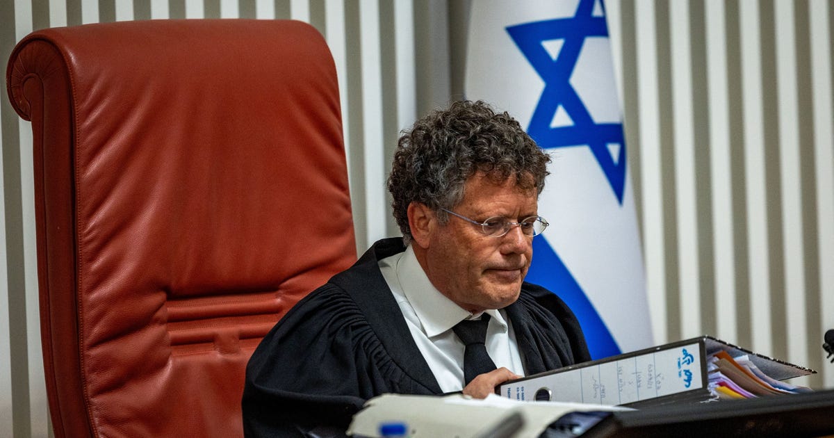 נשיאי העליון לשעבר ו־138 שופטים בדימוס: ההשתלחויות ביצחק עמית – טירוף מערכות חסר רסן – משפט ופלילים