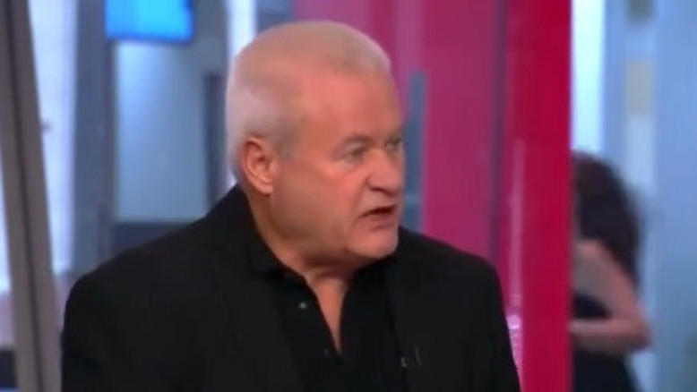 אלמוג בוקר הניח תפוח אדמה לוהט באולפן שישי