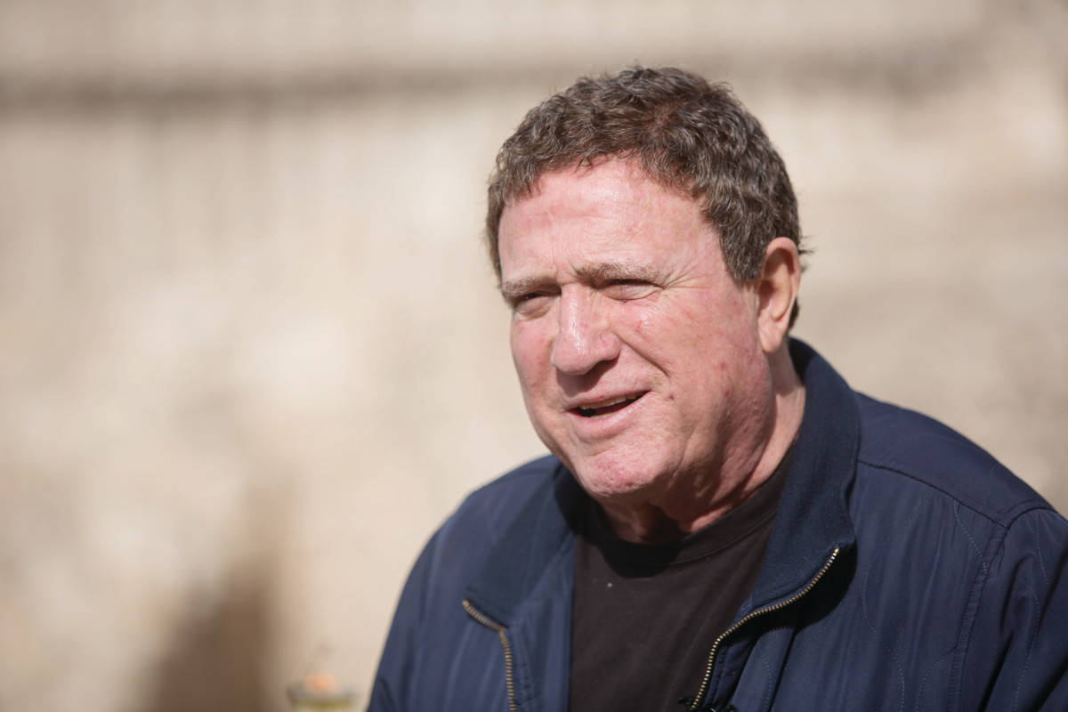 יהורם גאון נצפה עם טבעת – והכל לצד זוגתו בת ה-55