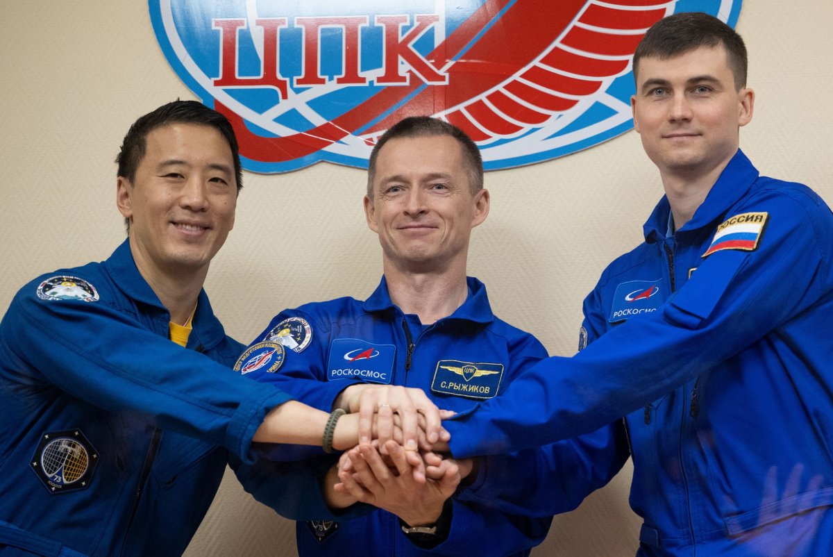 Astronaut Jonny Kim, 2 cosmonauts scheduled for ISS departure Astronaut Jonny Kim, 2 cosmonauts scheduled for ISS departure