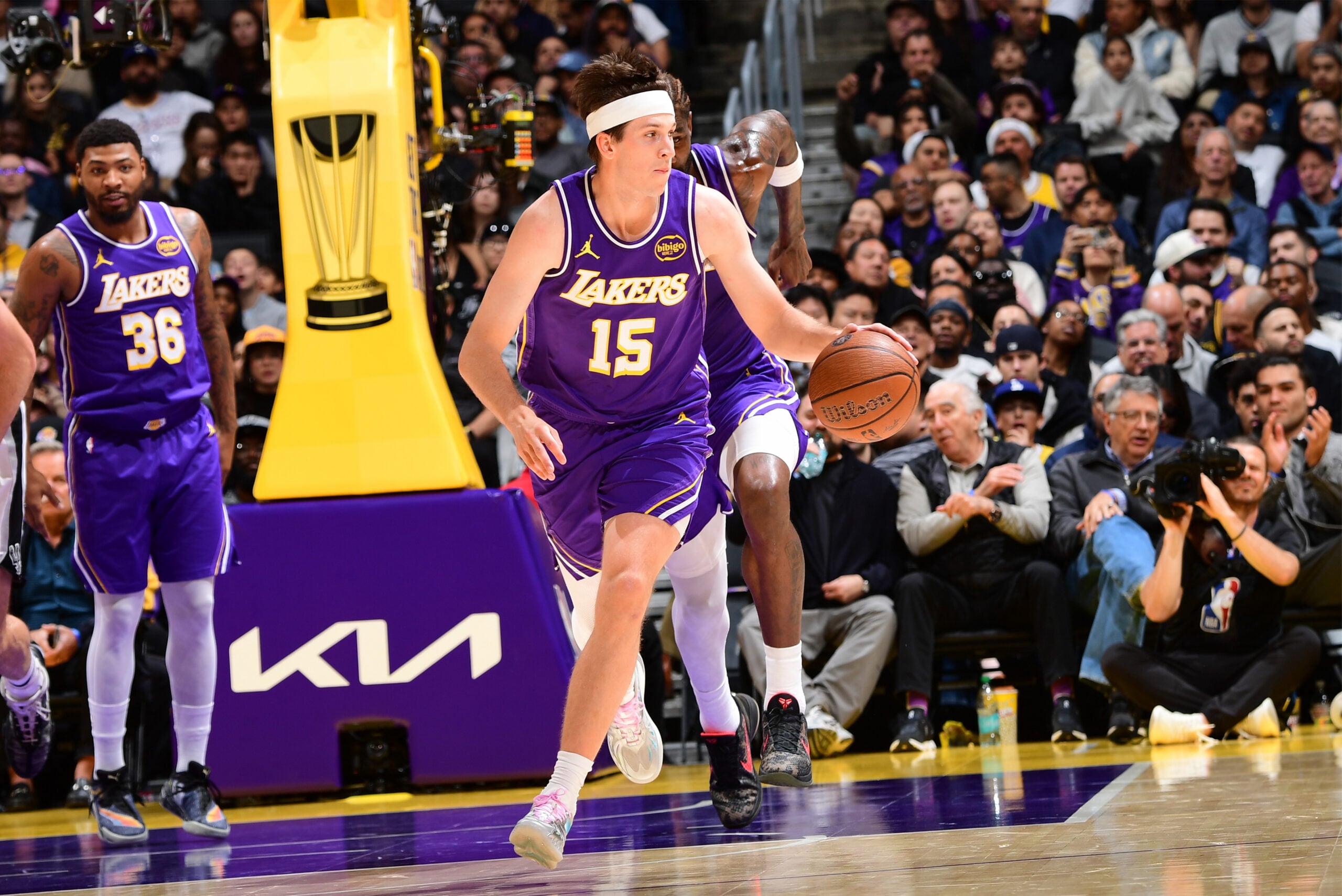 Lakers’ Austin Reaves out at least a week with calf injury Lakers’ Austin Reaves out at least a week with calf injury