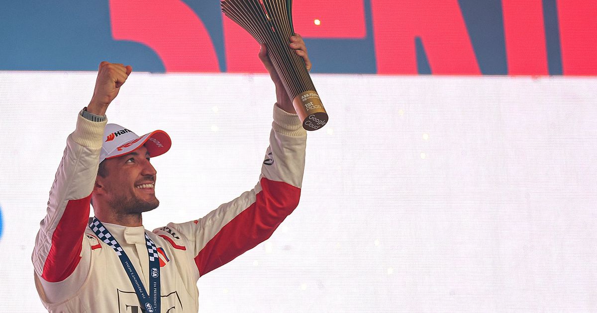 Jake Dennis breaks the São Paulo curse by taking victory from pole Jake Dennis breaks the São Paulo curse by taking victory from pole