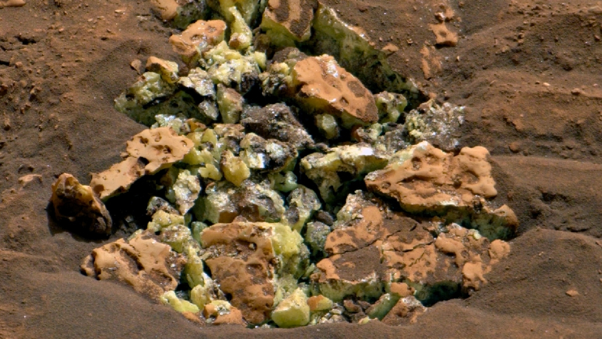 Curiosity Cracked Open a Rock on Mars And Revealed a Big Surprise : ScienceAlert