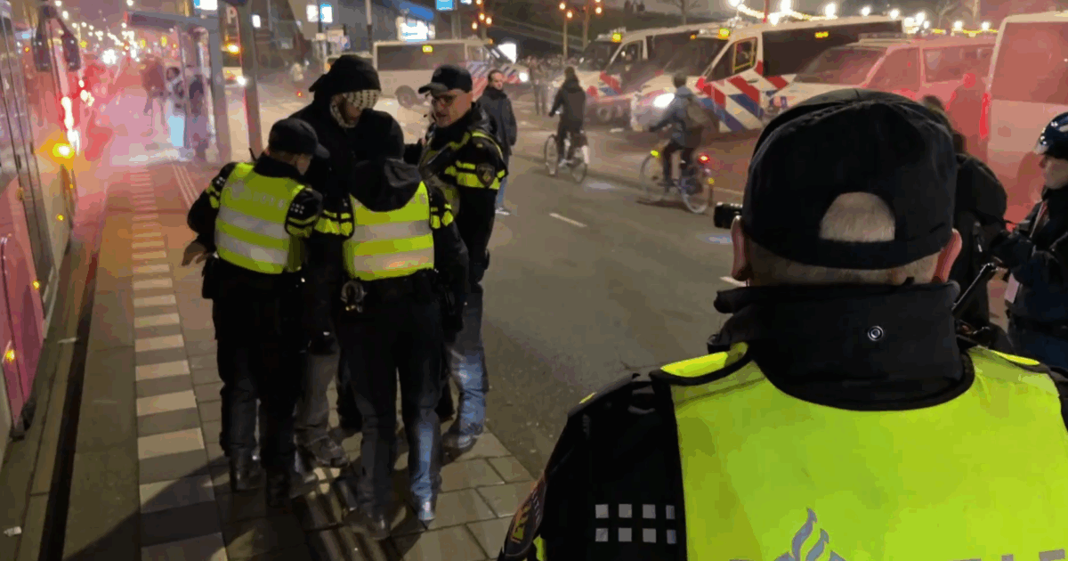 לאחר הטבח בסידני: מהומות מחוץ לאירוע חנוכה באמסטרדם | צפו – ערוץ 14