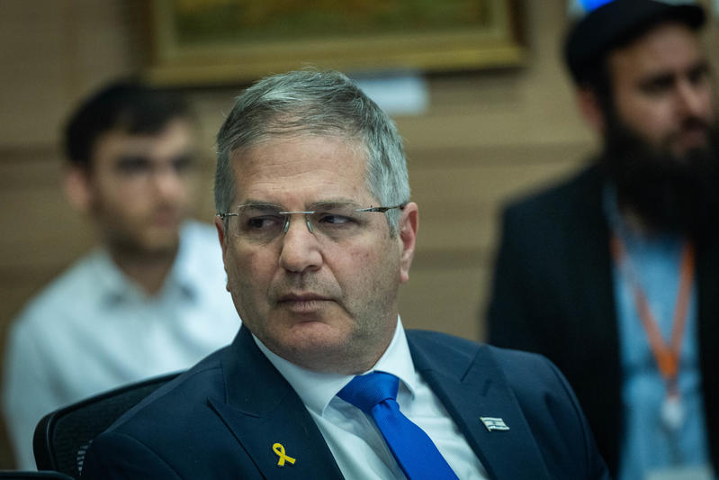 סערה במשרד החינוך: המשטרה בודקת חשדות להתנהלות בלתי תקינה מצד השר קיש סערה במשרד החינוך: המשטרה בודקת חשדות להתנהלות בלתי תקינה מצד השר קיש