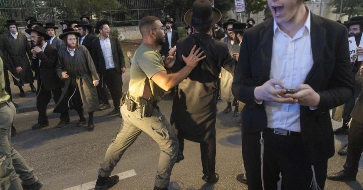 אירוע חמור: שורד השבי חולץ מהפגנת החרדים על ידי המשטרה