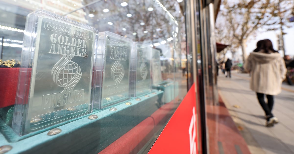 Silver Surges 130%, Tops Alphabet's Market Cap – 조선일보 Silver Surges 130%, Tops Alphabet's Market Cap – 조선일보