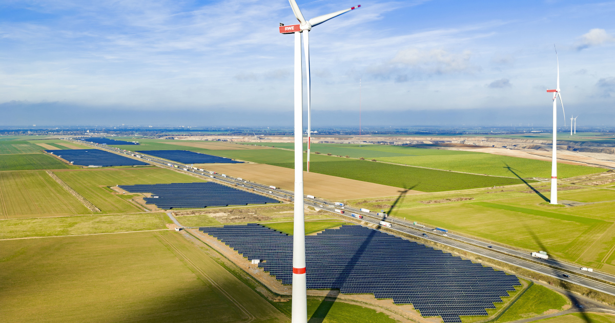 RWE commissions large-scale solar farms alongside German motorway