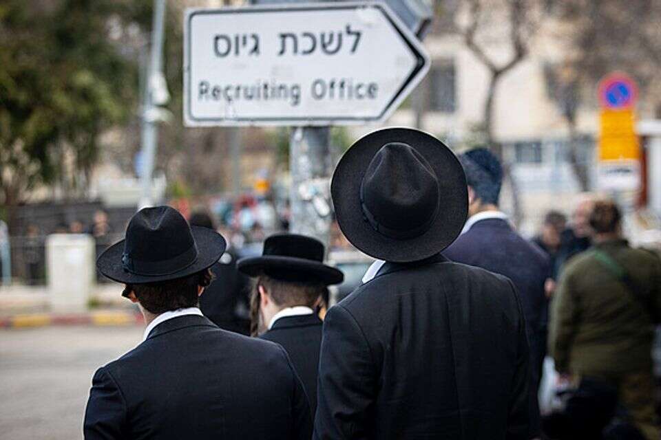 משבר בקואליציה: האדמו”רים החסידים מעכבים את חוק הפטור מגיוס משבר בקואליציה: האדמו”רים החסידים מעכבים את חוק הפטור מגיוס