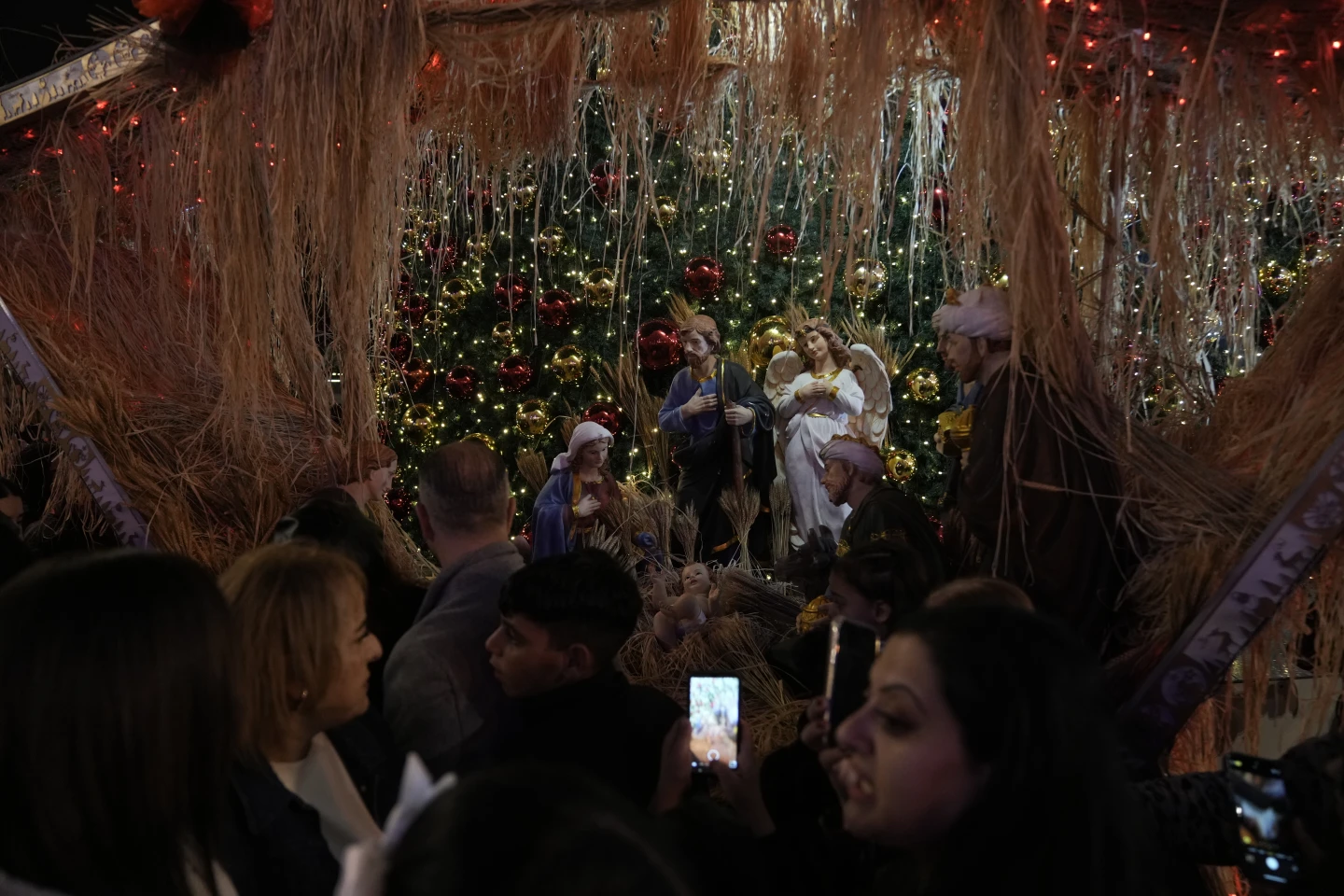 Christmas celebrations return to Bethlehem after 2 years of war in Gaza – Crux
