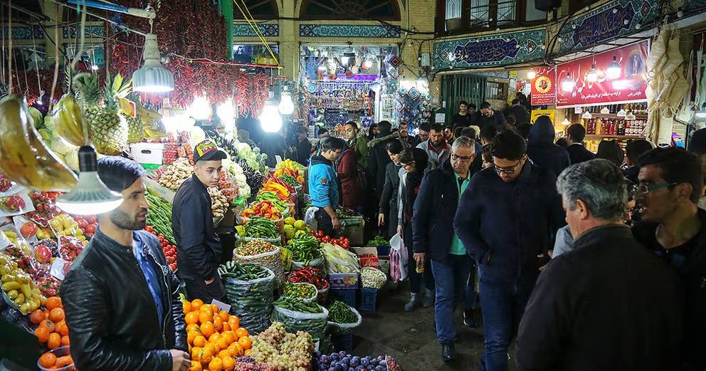 Iranians turn to credit to afford winter celebration treats Iranians turn to credit to afford winter celebration treats